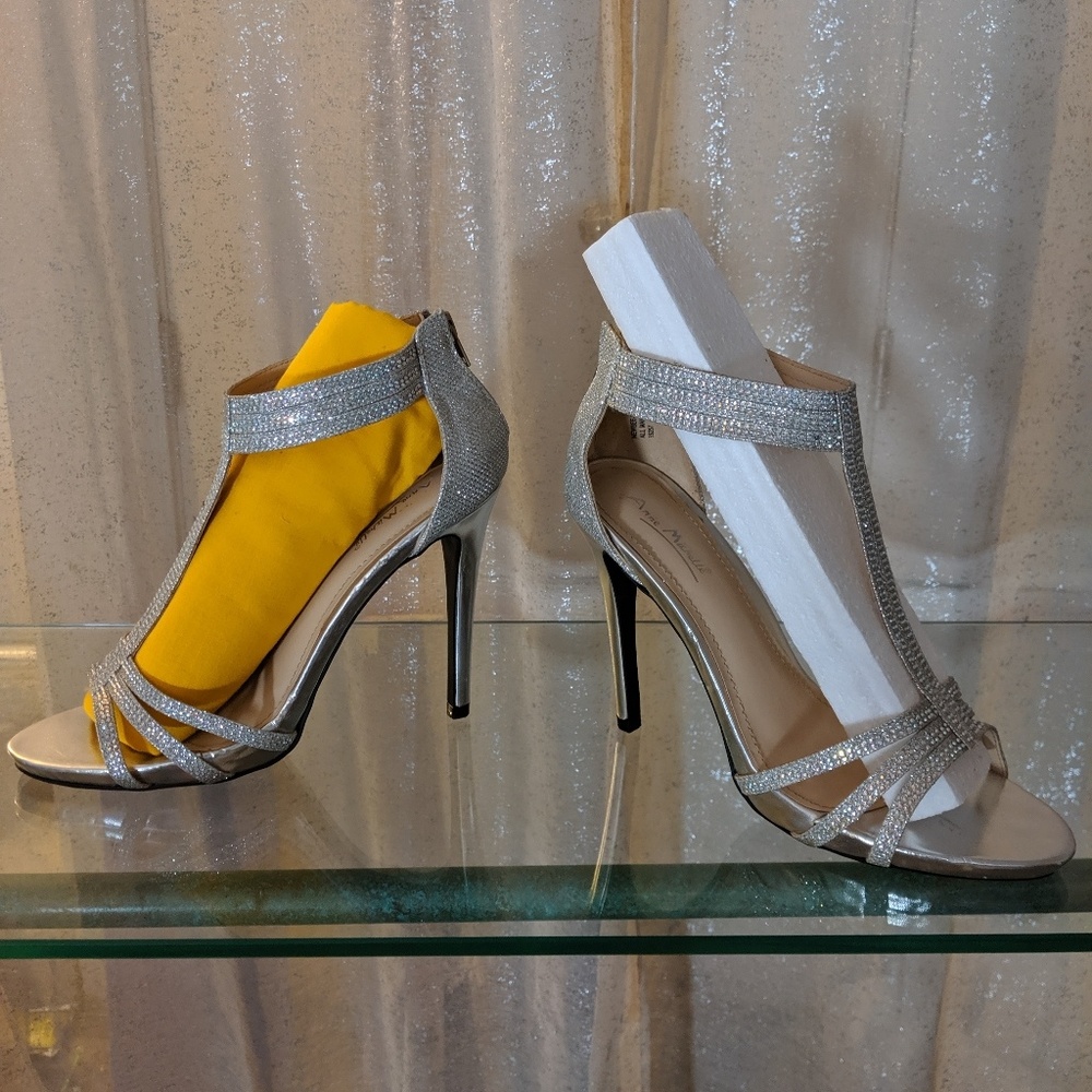 Silver heels - Picture 3 of 4